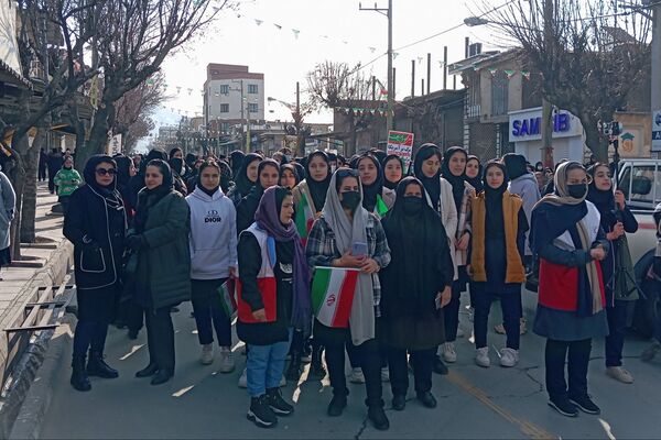 راهپیمایی یوم‌الله ۲۲بهمن با حضور گسترده مردم و نهادها در بانه