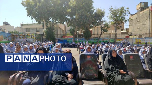آیین نواختن زنگ مهر، ایثار و شهادت در دبستان شاهد حاج تقی آقا بزرگ ناحیه یک مشهد 