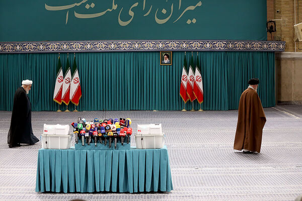 حضور رهبر معظم انقلاب در رای گیری مرحله‌ دوم انتخابات مجلس
