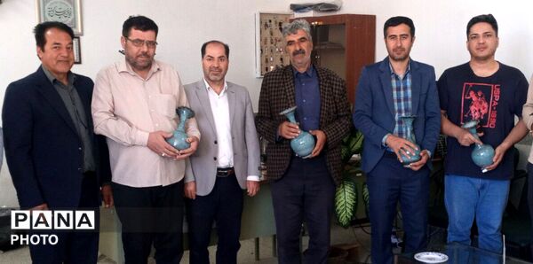 تقدیر و تشکر از عوامل اجرایی مدرسه شهید غفاری