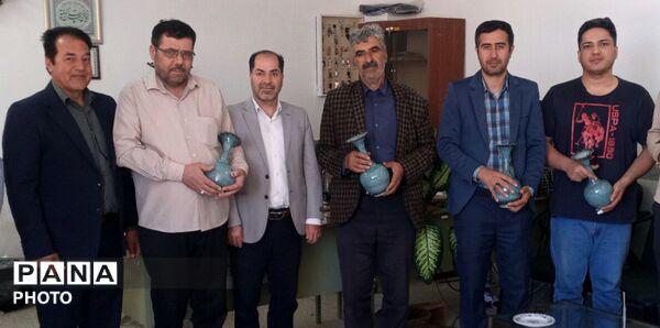 تقدیر و تشکر از عوامل اجرایی مدرسه شهید غفاری
