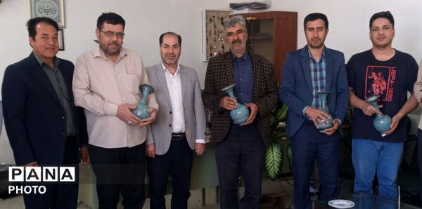 تقدیر و تشکر از عوامل اجرایی مدرسه شهید غفاری