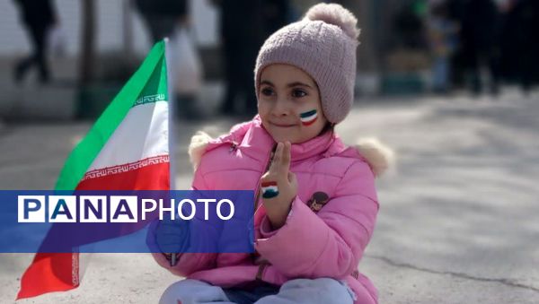 ۲۲ بهمن  صحنه حضور مردم؛ از کودکان پرشمار تا روایت‌های میانسالان