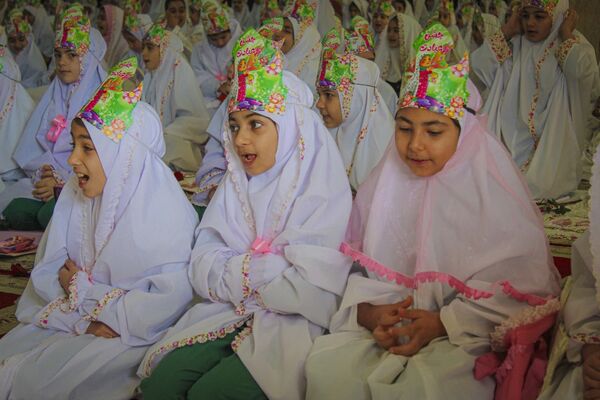 جشن تکلیف ۶۰۰دانش‌آموز دختر گتوندی