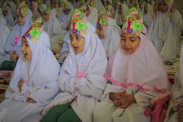 جشن تکلیف ۶۰۰دانش‌آموز دختر گتوندی