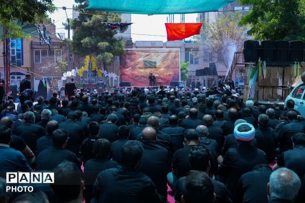 مراسم باشکوه ظهر عاشورا در حسینیه خیمه‌الانتظار مشهد مقدس