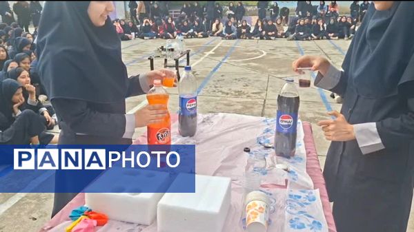 «روز آزمایشگاه» در دبیرستان شاهد ریحانه