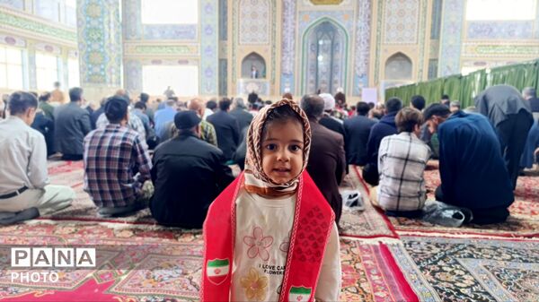 حضور پیشتازان کوچک در آیین عبادی‑سیاسی نماز جمعه
