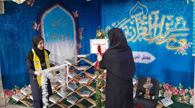 نخستین دورهمی پایه هفتمی ها در دبیرستان نفیسه فاضلی قم