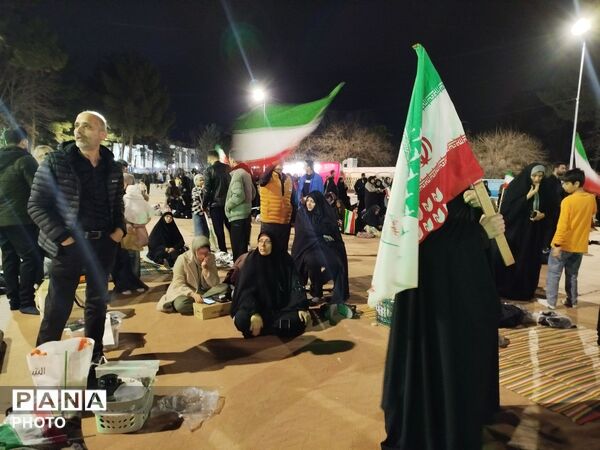  لحظه تحویل سال و تجدید بیعت با رهبر معظم انقلاب اسلامی 