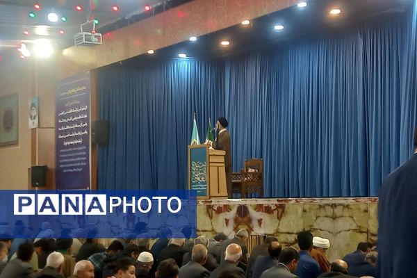 تقدیر از برگزیدگان پویش دانش‌آموزی در نماز جمعه باشکوه پیشوا