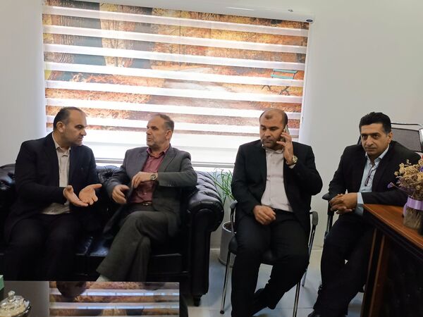 دیدار نوروزی نماینده شهرستان‌های محمودآباد و نور با مدیران ادارات در محمودآباد 