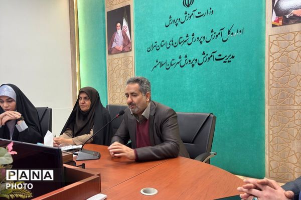 نشست صمیمی مشاوران و مربیان جدیدالاستخدام به مناسبت هفته امور تربیتی