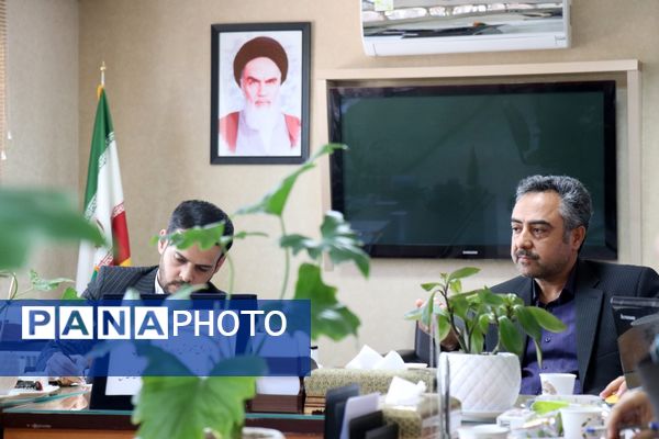 نشست هم‌اندیشی معاونت پرورشی و فرهنگی اداره‌کل آموزش و پرورش با ناحیه 4 مشهد