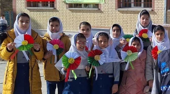 آیین نواختن زنگ انقلاب در ایزدخواست