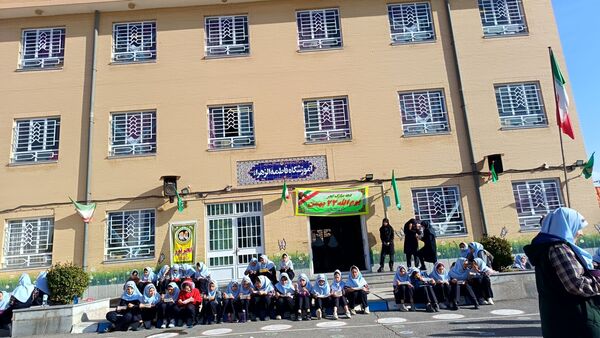 تهیه و توزیع نذری عدسی بین دانش آموزان دبستان فاطمه زهرا(س)