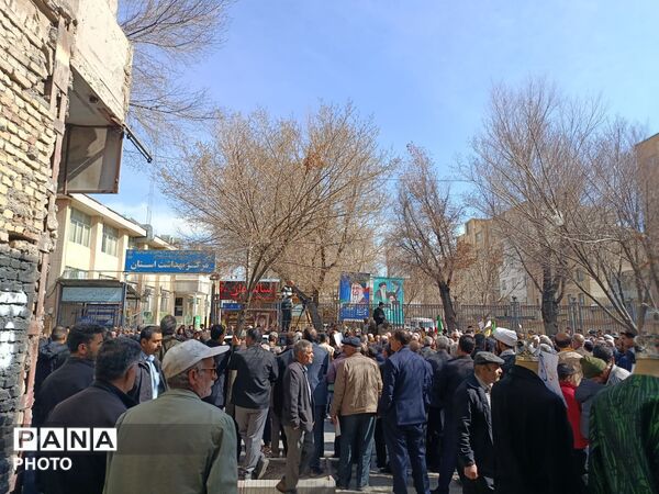 حضور کودکان در تشییع شهدای استان چهارمحال وبختیاری 