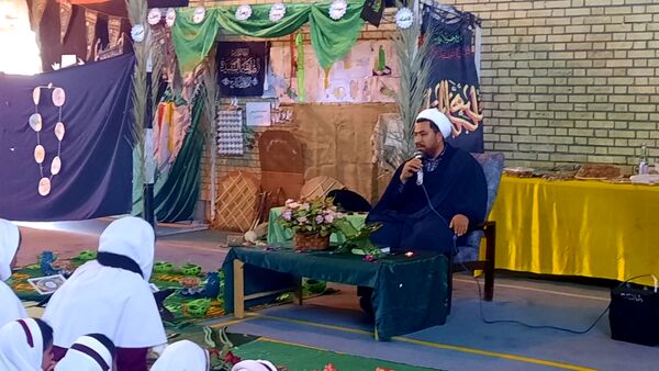 نور قرآن در ایام فاطمیه دبستان استقلال حاجی‌آباد را روشن کرد