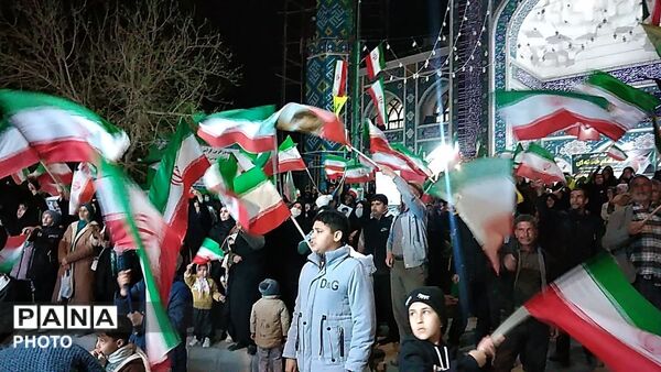 خون می‌دهیم ولی خاک هرگز