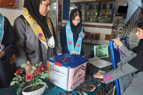 برگزاری انتخابات شورای دانش‌آموزی در دبیرستان فرزانگان قائمشهر