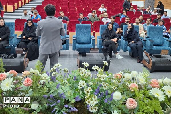 گردهمایی دبیران و آموزگاران تربیت بدنی در کانون فرهنگی تربیتی امام خمینی (ره) به مناسبت هفته تربیت بدنی و ورزش 