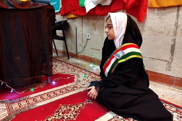 افتتاح کتاب «از ایرانمان دفاع کنیم» در دبستان ۲۲ بهمن با حضور مادر شهید عرشیان افشارمند