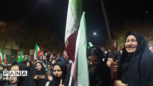 حضور پرشور مردم آشخانه در راهپیمایی شبانه بیعت با رهبری