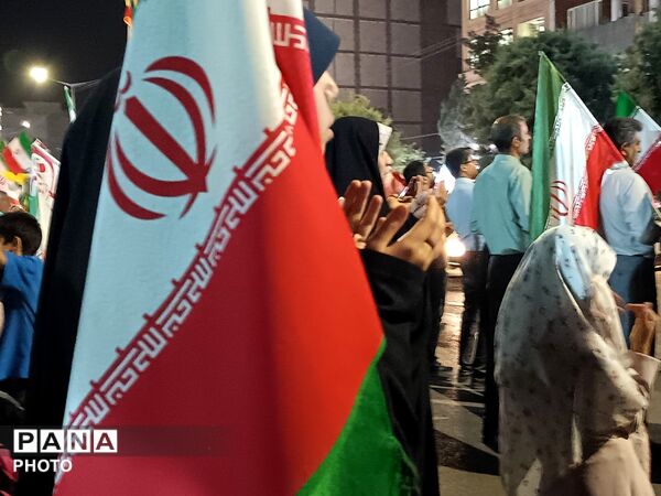امواج پی در پی شبانه مردم غیور نیشابور در حسینیه امام خامنه ای 