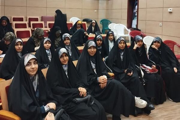 حضور دانش‌آموزان بسیجی شهرستان قرچک در اردوی آموزشی مشهد مقدس 