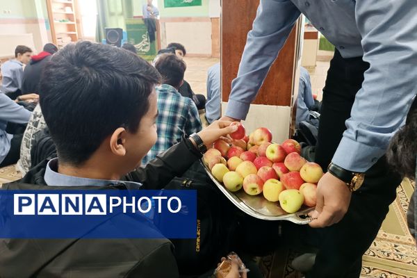 مراسم پرفیض زیارت عاشورا در دبیرستان‌ نمونه دولتی کاشانی‌پور فردیس