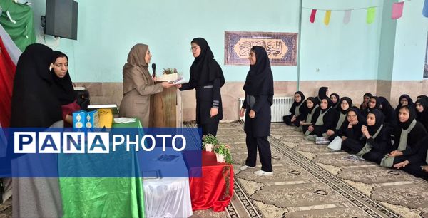 جشن باشکوه پیروزی انقلاب در مدارس مروست