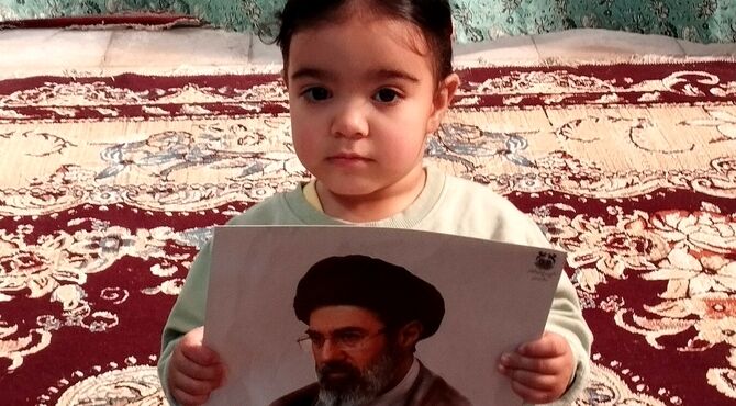حضور بانوان جان فدا شهدا، کفن پوش در مهدیه 