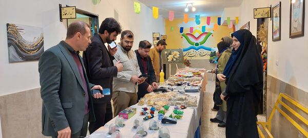 برپایی بازارچه دست سازه‌ها در کانون شهید مطهری سملقان