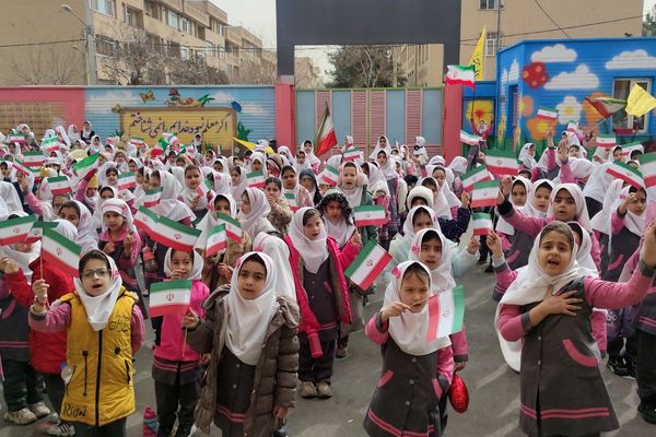 جشن انقلاب در ناحیه دو شهرری با حضور معاون پرورشی و فرهنگی شهرستانهای استان تهران 