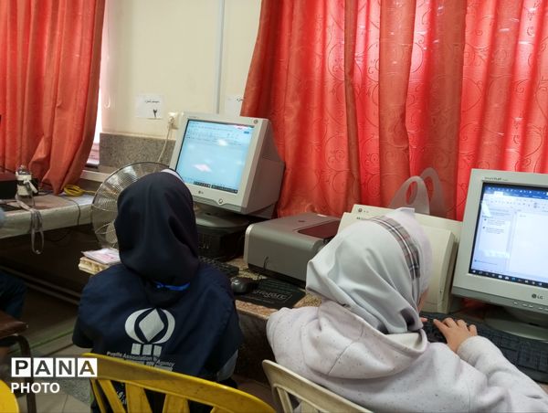 کلاس کامپیوتر ویژه دانش آموزان مدرسه ناهید نخودی 