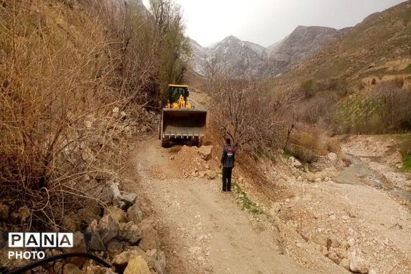 بهسازی جاده مسیر باغات و آبشار به همت شهرداری بار 