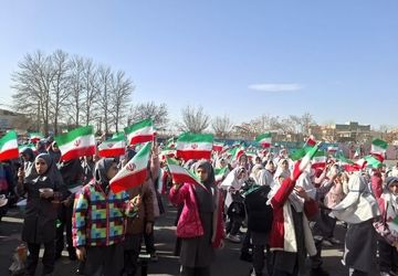  طنین‌انداز شدن زنگ انقلاب در مدرسه شاهد نرجس ناحیه 4 کرج
