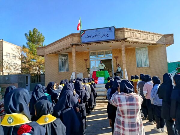 گرامیداشت هفته نیروی انتظامی در دبیرستان فرزانگان خواف 