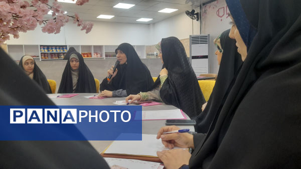 حضور مشاور معاون رئیس جمهور در مرکز «حس خوب» قم