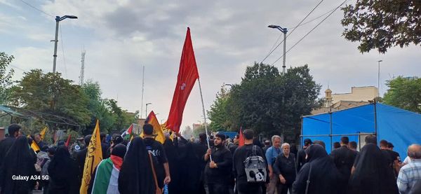 استقبال دلدادگان اباعبدالله الحسین (ع) از پیاده روی جاماندگان اربعین حسینی‌