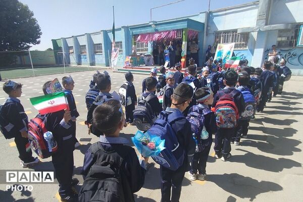 جشن شکوفه‌ها در مدرسه ۱۲ بهمن بهارستان دو