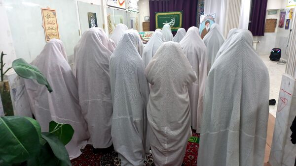 مراسم افطار در مدرسه محمودیه ۱۷خیامی
