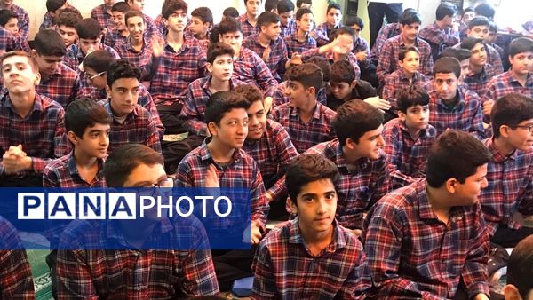 جشن پرشور عید غدیر خم در مدرسه شهدای مدافع حرم منطقه ۱۰ تهران