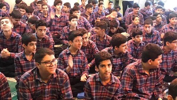 جشن پرشور عید غدیر خم در مدرسه شهدای مدافع حرم منطقه ۱۰ تهران