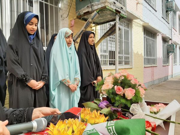زنگ نیایش همراه با بهار علم و دانش در مدرسه شهید جواهری دو