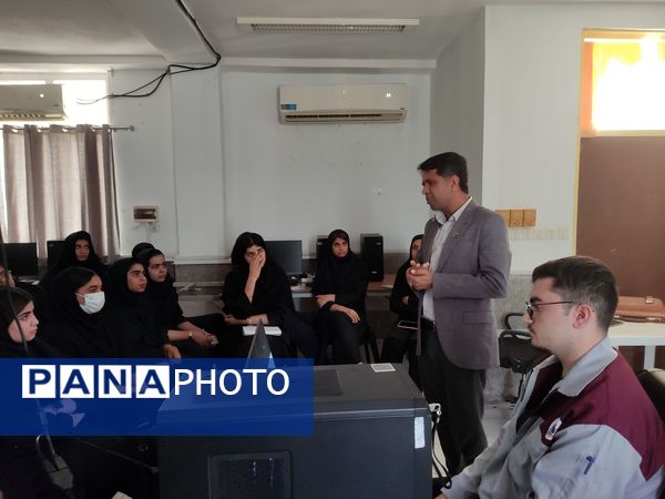 مشاوره کنکور برای دوازدهمی‌های زهرای مرضیه (س) با حضور مشاور کشوری