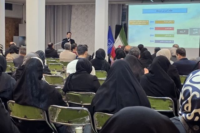 جلسه دوم هدایت تحصیلی ویژه پایه نهم دبیرستان دوره اول بعثت واحد۶ 