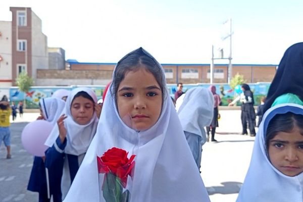 شکوفه‌های لبخند در لردگان نوید سالی پربار در مدارس نیایش و مهرآفرین