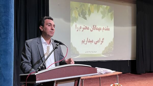 تجلیل از برترین‌های آموزشی و پرورشی دبیرستان نمونه آیت‌الله خامنه‌ای کاشمر