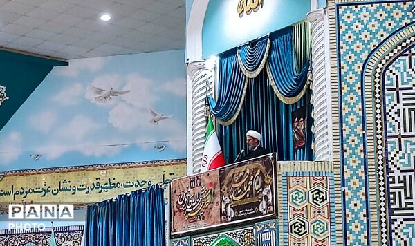  برپایی میز خدمت در حاشیه نماز جمعه بجنورد با حضور مسئولان استانی